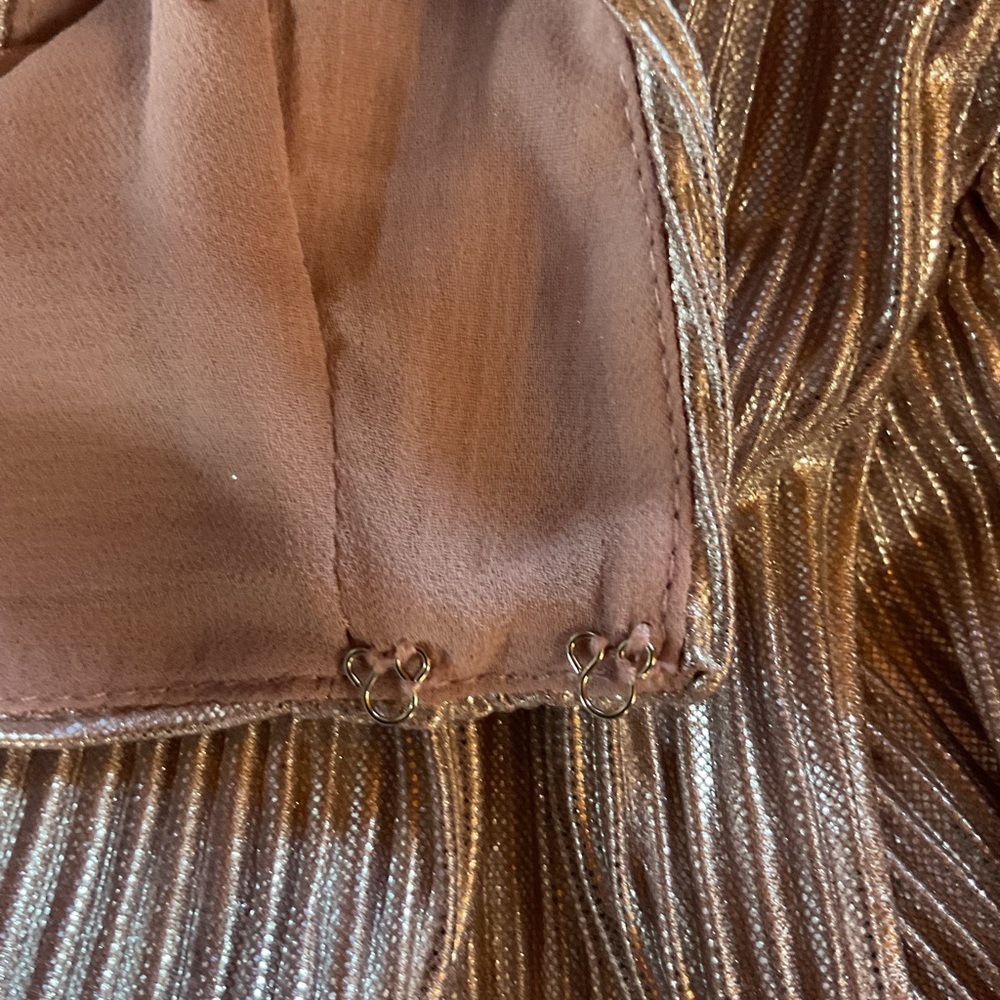 1.4.3. Story by Line Up Metallic Blush Plissé V-Neck Long Sleeve Dress - Picture 14 of 16